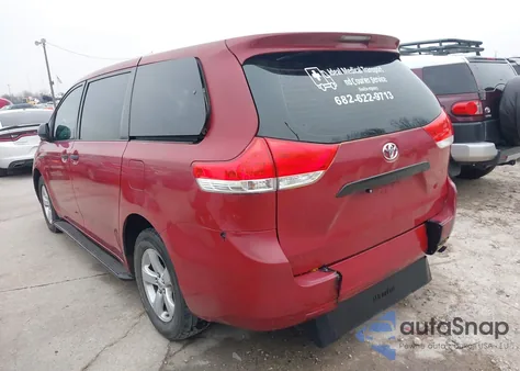 2012 Toyota Sienna Base V6 7 Passenger z USA, uszkodzony, nr VIN 5TDZK3DC0CS256616